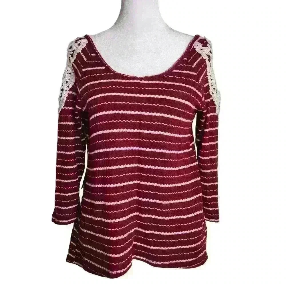 Almost Famous women's cold shoulder 3/4 sleeve red and white knit top medium